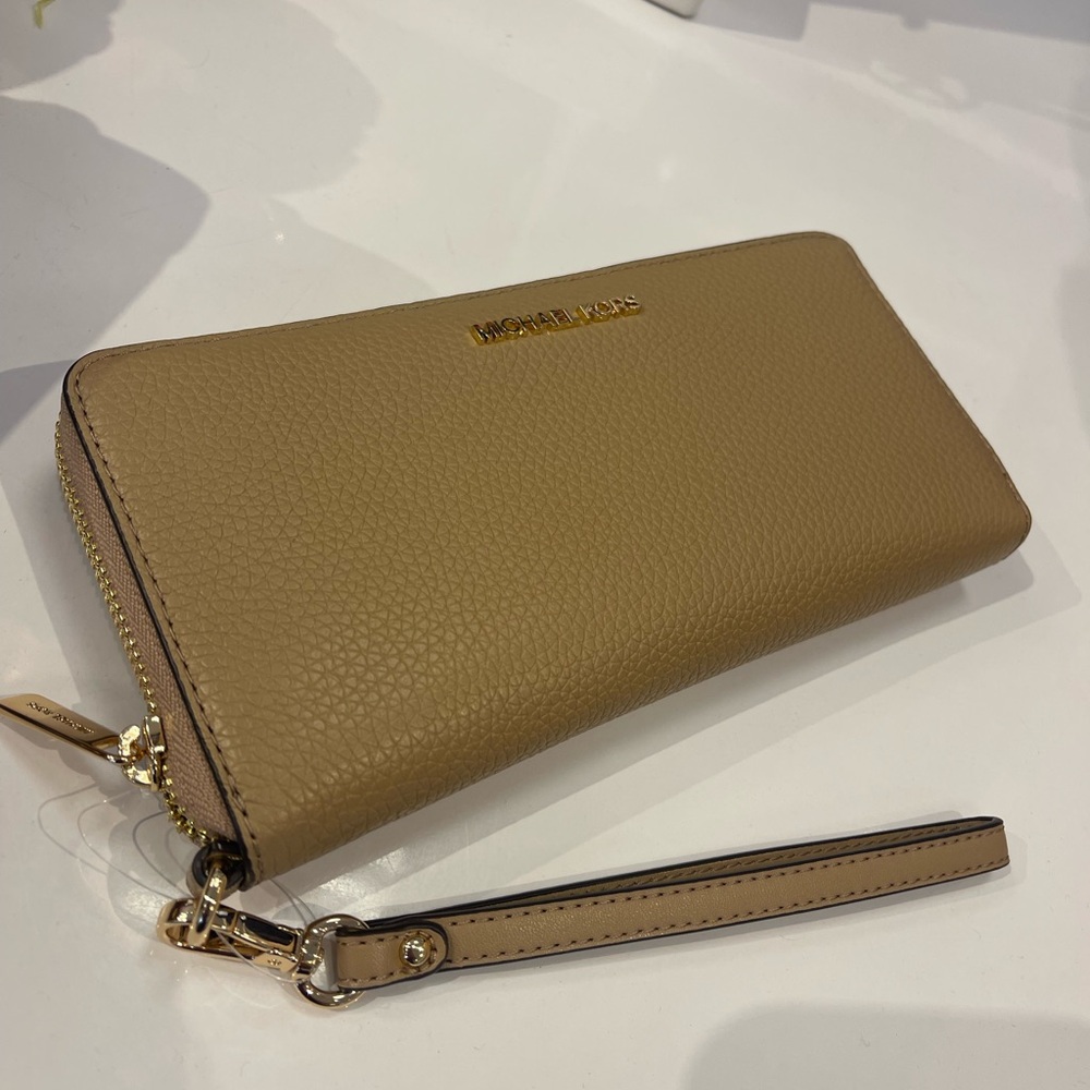 MICHAEL KORS JST Lg Pebbled Leather Continental Wristlet Wallet Phone Hold
Camel - Picture 12 of 16
